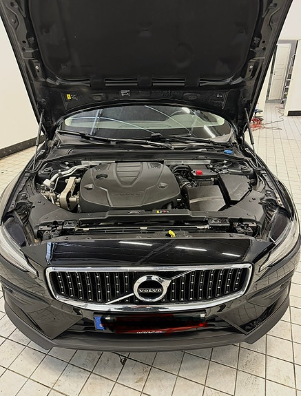 Volvo V60 Cross Country 4 of 5