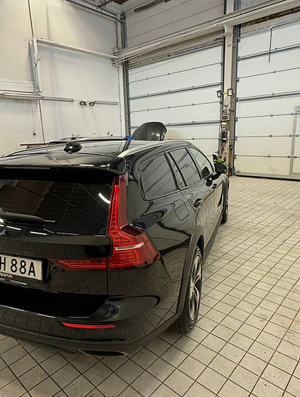 Volvo V60 Cross Country 3 of 5