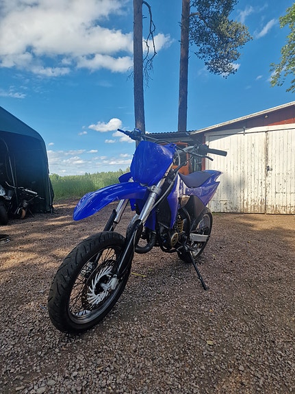 Yamaha Dt125r (yz look) 3 of 5
