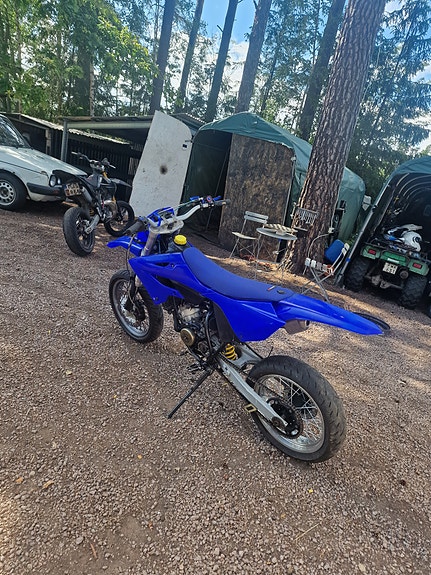 Yamaha Dt125r (yz look) 4 of 5