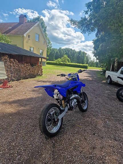 Yamaha Dt125r (yz look) 2 of 5
