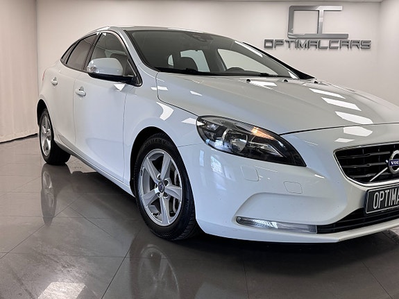 Volvo V40 2 of 14