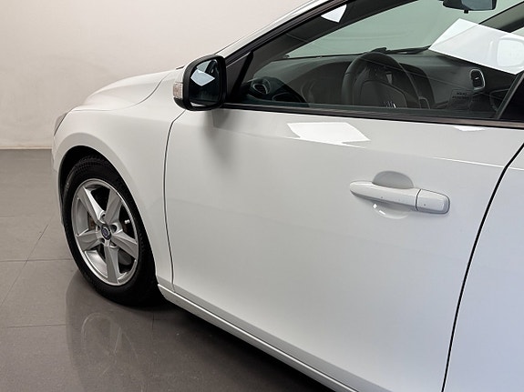 Volvo V40 9 of 14