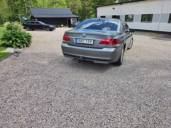 BMW 730d 4 of 5