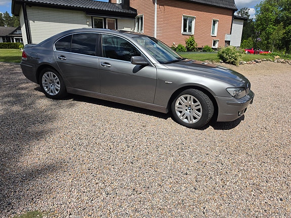 BMW 730d 2 of 5