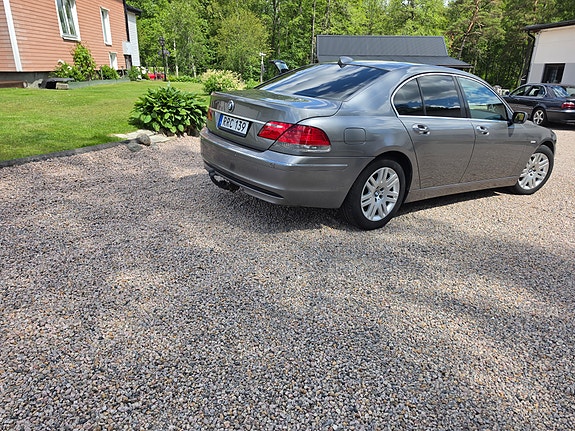 BMW 730d 3 of 5