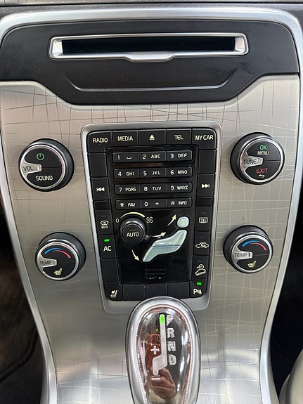 Volvo XC70 10 of 21