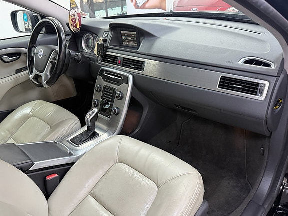 Volvo XC70 8 of 21