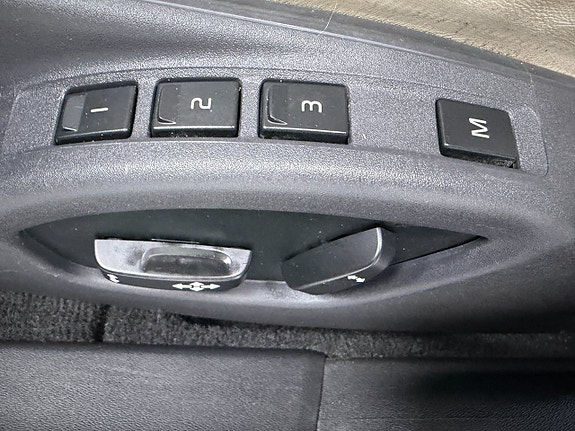 Volvo XC70 12 of 21