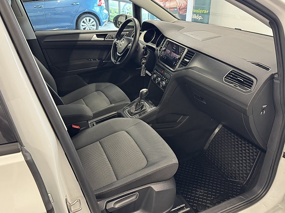 Volkswagen Golf Sportsvan 15 of 19
