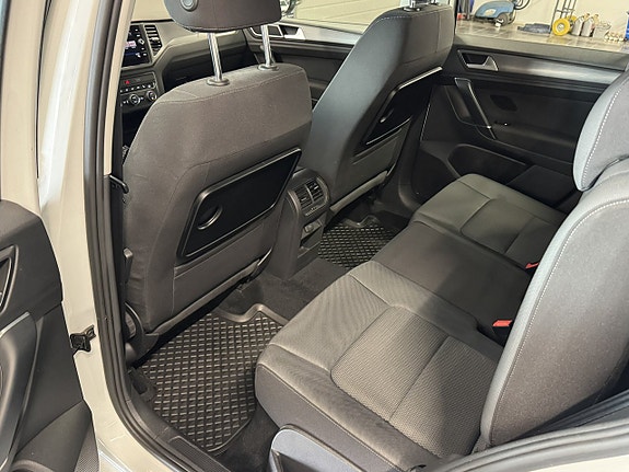 Volkswagen Golf Sportsvan 18 of 19