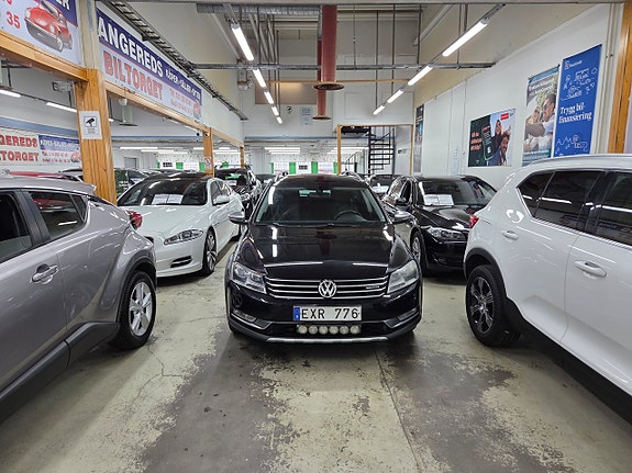 Volkswagen Passat Alltrack 3 of 5