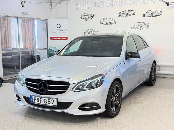 Mercedes-Benz E220 2 of 5