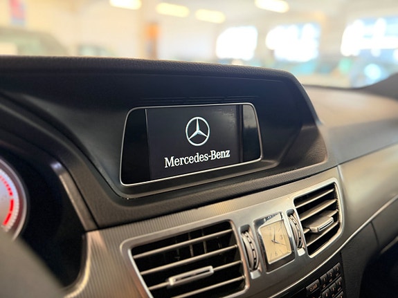 Mercedes-Benz E220 12 of 19