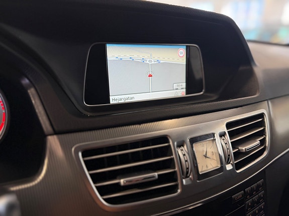 Mercedes-Benz E220 13 of 19