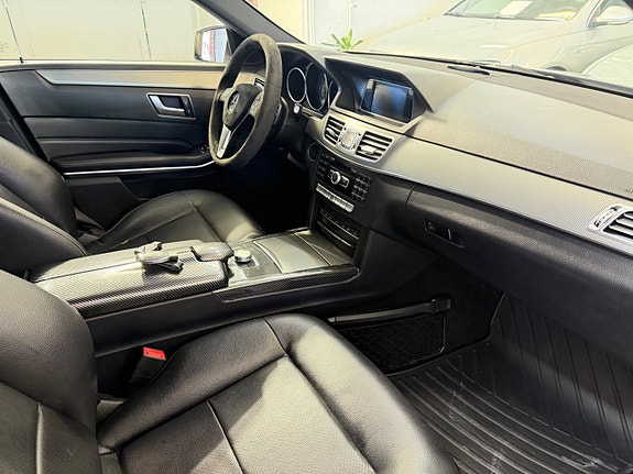 Mercedes-Benz E220 9 of 19