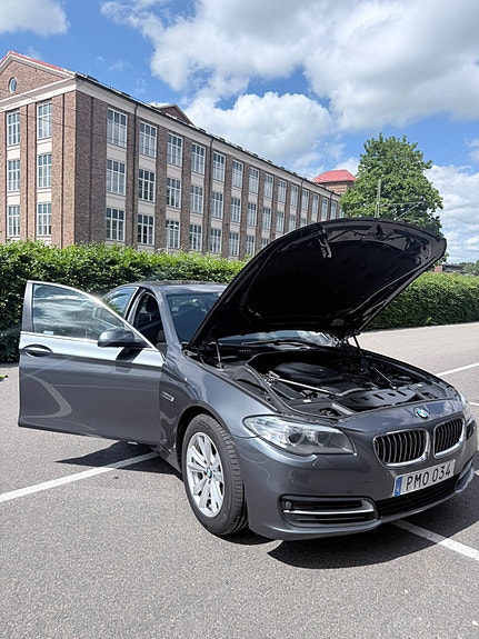 BMW 520d 2 of 5