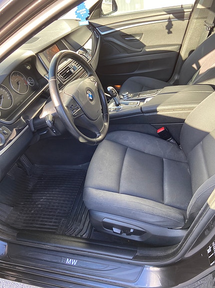BMW 520d 4 of 5