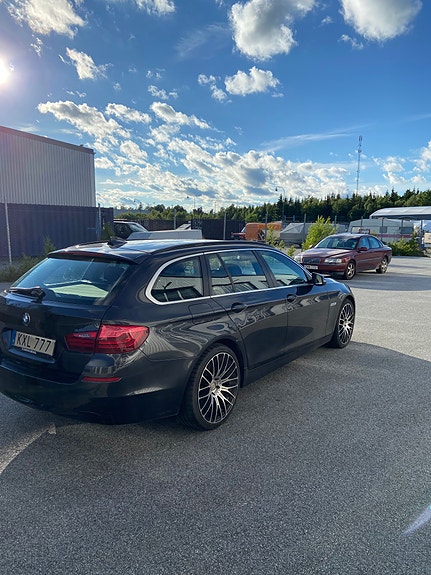 BMW 520d 2 of 5