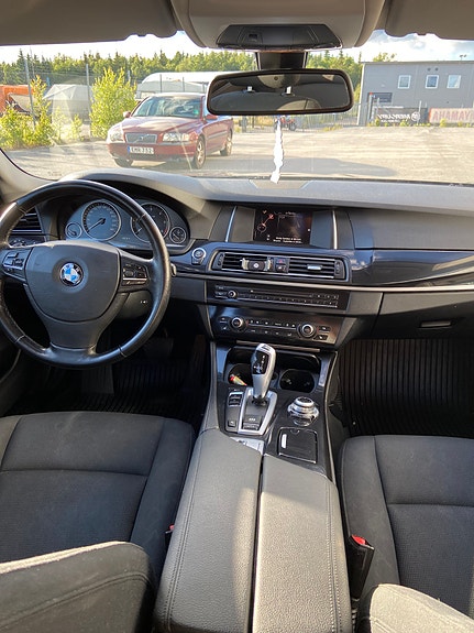 BMW 520d 3 of 5