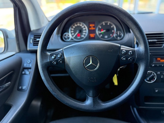 Mercedes-Benz A160 8 of 30
