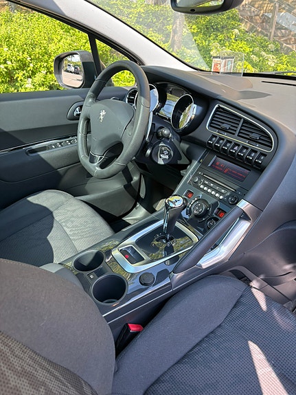 Peugeot 3008 4 of 5