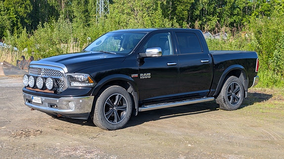 Dodge RAM 1500 2 of 4