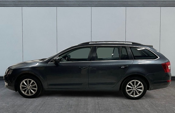 Skoda Octavia 2 of 5