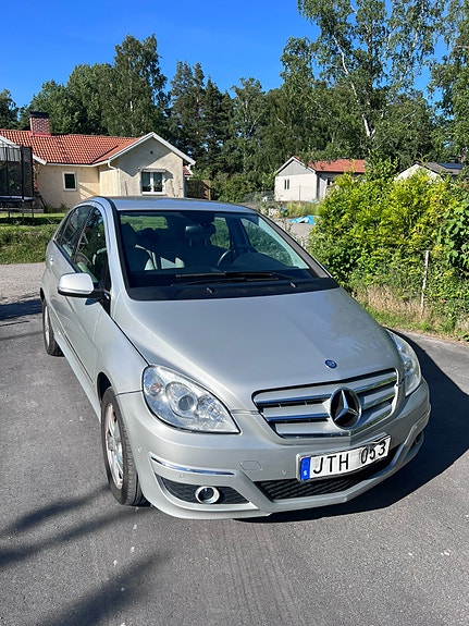 Mercedes-Benz B170 4 of 5