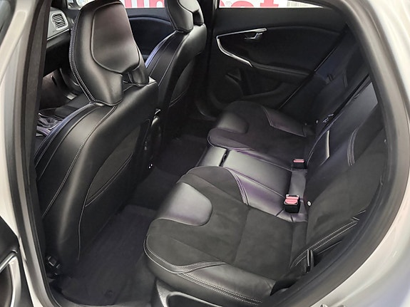 Volvo V40 11 of 20