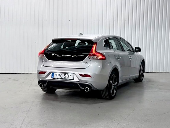 Volvo V40 3 of 20