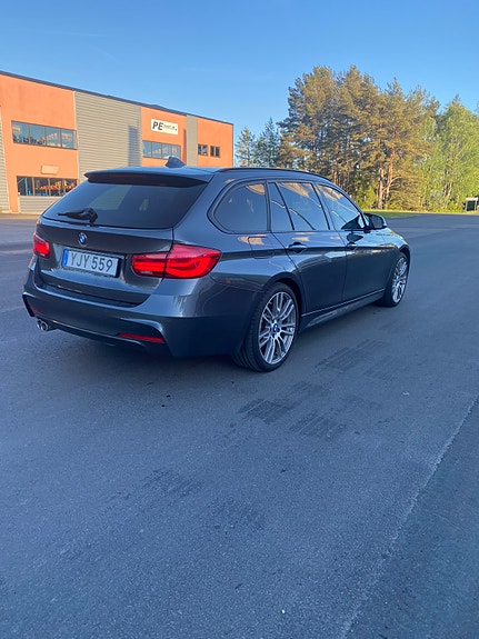BMW 320d 2 of 4