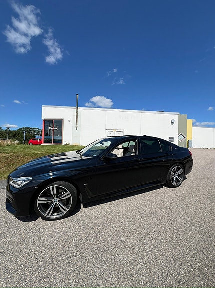 BMW 740e 2 of 12