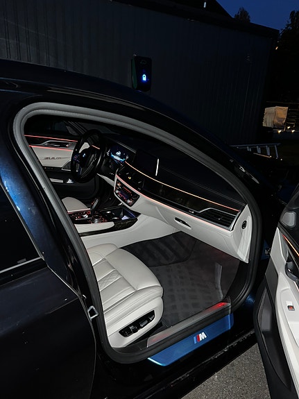 BMW 740e 7 of 13