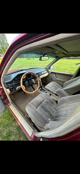 Mercedes-Benz 250 4 of 5