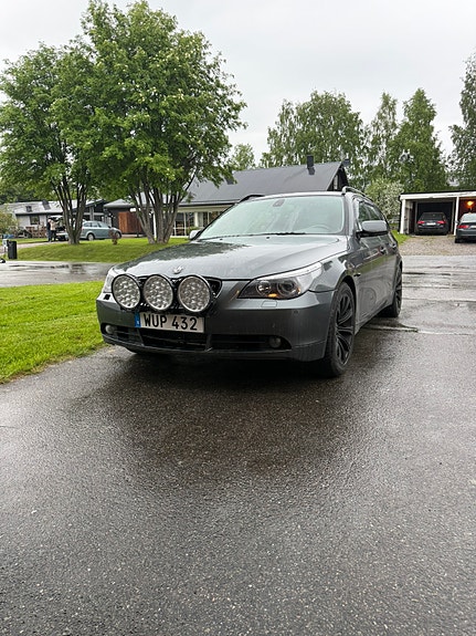 BMW 530i 2 of 5