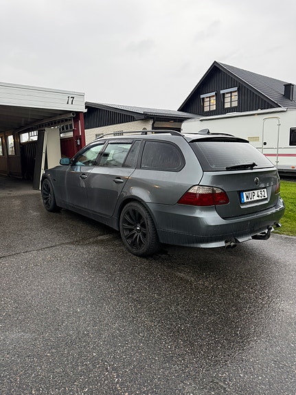 BMW 530i 3 of 5