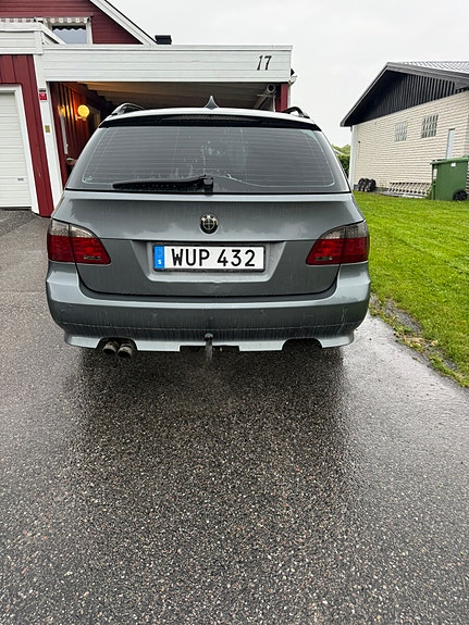 BMW 530i 4 of 5