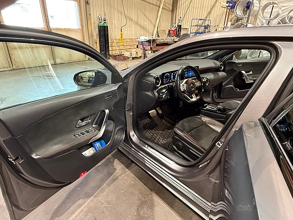 Mercedes-Benz A200 3 of 6