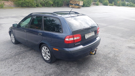 Volvo V40 3 of 5