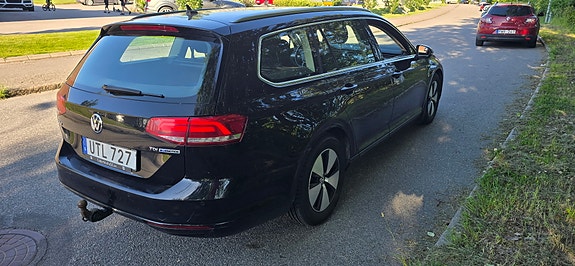 Volkswagen Passat 2 of 5