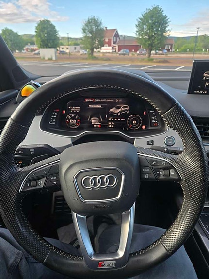 Audi Q7 3 of 5