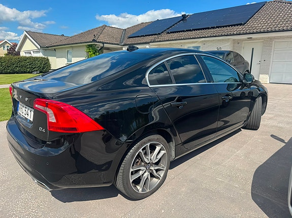 Volvo S60 2 of 5