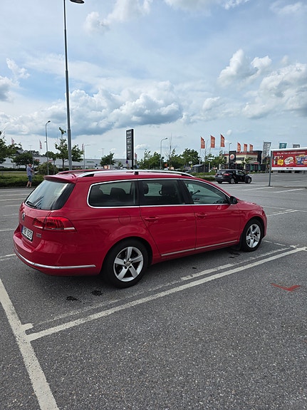 Volkswagen Passat 2 of 5