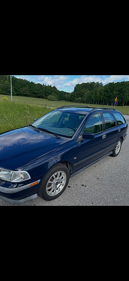 Volvo V40 3 of 5
