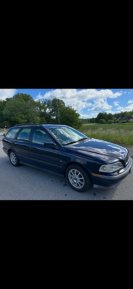 Volvo V40 4 of 5