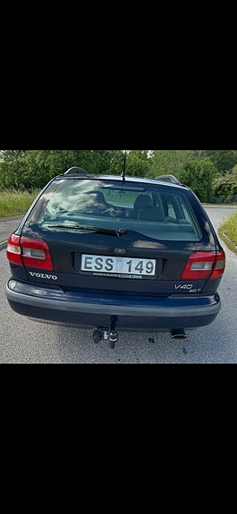 Volvo V40 2 of 5