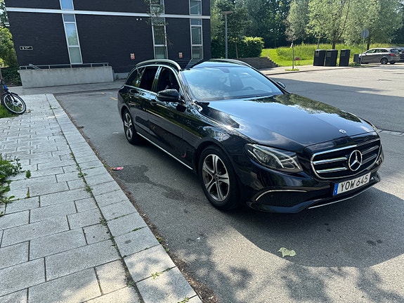 Mercedes-Benz E200 4 of 5