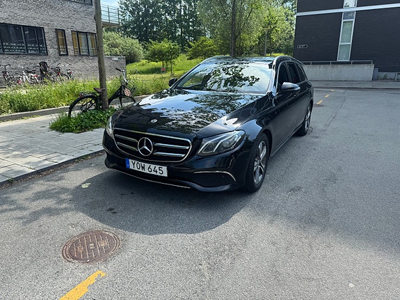 Mercedes-Benz E200 3 of 5