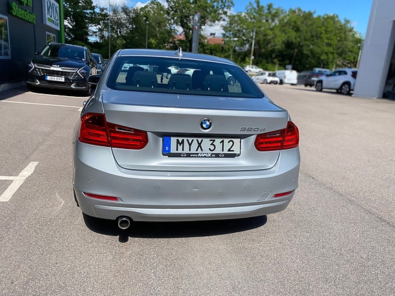 BMW 320d 4 of 5